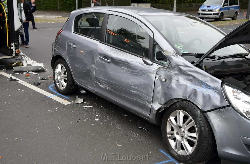 VU Bus Pkw Koeln Porz Gremberghoven Steinstr Konrad Adenauerstr P30.JPG - Miklos Laubert